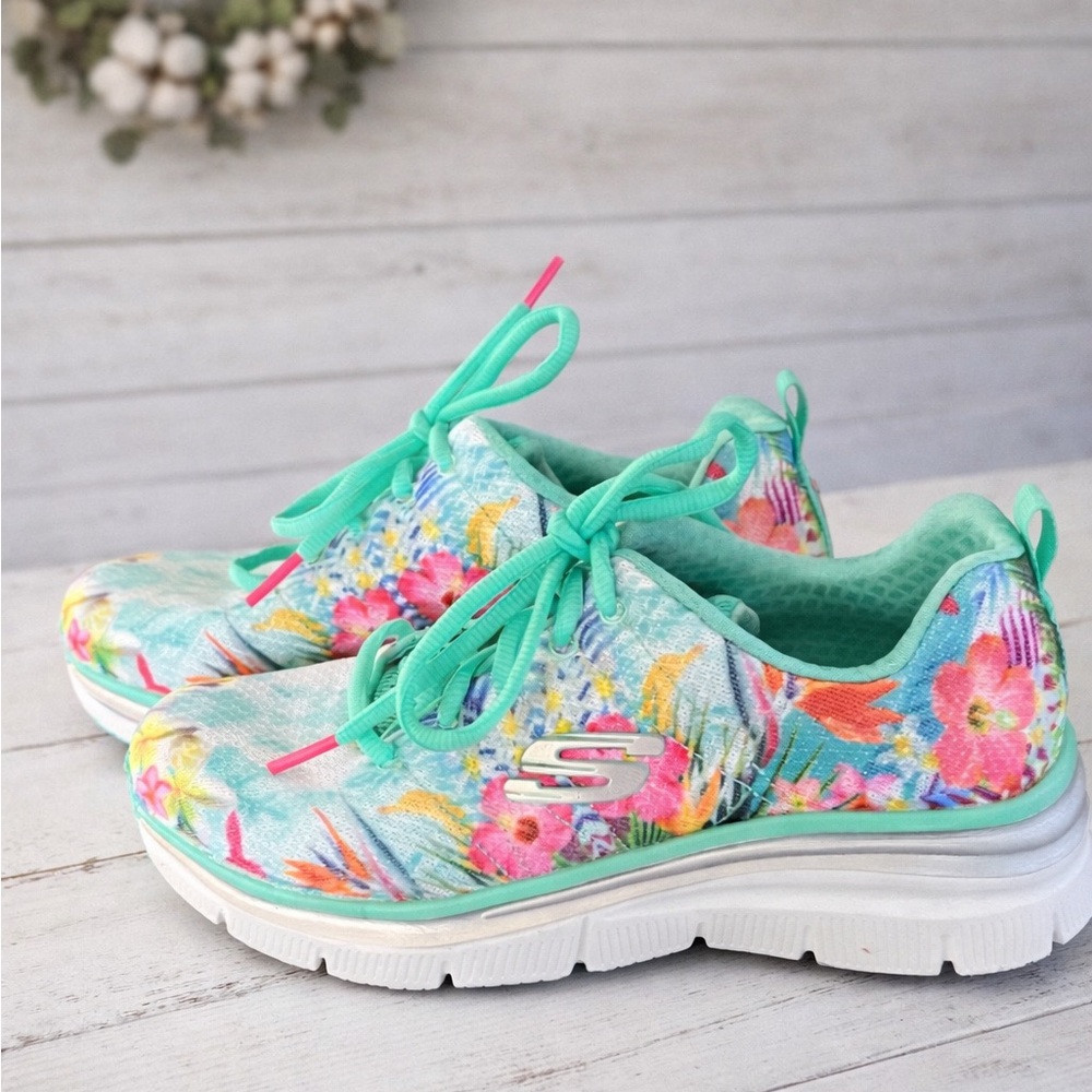 Skechers Floral Sneakers | Colorful Comfort Shoes size 6 worn once !